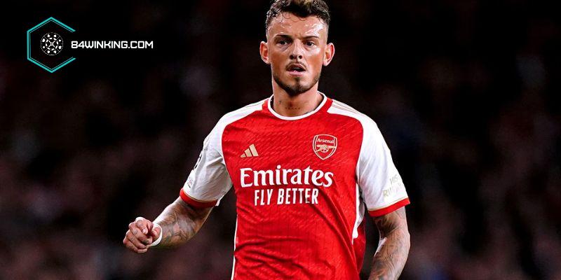 Ben White trở lại trong trận gặp PSV ở Champions League