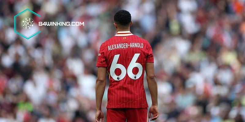 Klopp lên tiếng bảo vệ Arnold