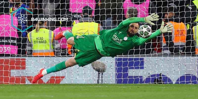 Liverpool thua thảm trên chấm luân lưu định mệnh